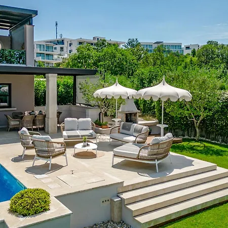 Prestige Deluxe By Interhome *