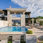 Prestige Deluxe By Interhome *